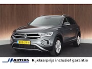 Volkswagen T-Roc - 1.5 TSI 150pk DSG Style Trekhaak Camera LED Virtual Cockpit