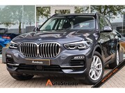 BMW X5 - (g05) xDrive45e High Executive 394 pk | SoH 92% | NL-auto |