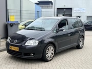 Volkswagen Touran - 2.0-16V FSI Highline