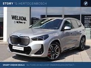 BMW iX1 - eDrive20 M Sport / Trekhaak / Panoramadak / Sports