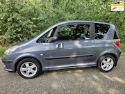 Peugeot 1007 - 1.4-16V Sesam Gentry