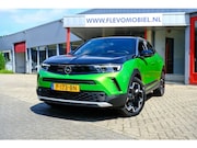 Opel Mokka-e - Ultimate 50-kWh 7.4kw bl.Aut. Leder|Navi|1e Eig|Cam|Massages