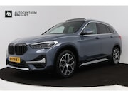 BMW X1 - SDrive20i VDL Nedcar Edition (PANORAMADAK, TREKHAAK, SFEERVE