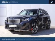 BMW iX1 - eDrive20 M Sport / Panoramadak / Trekhaak / Sports