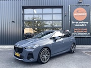 BMW 2-serie Active Tourer - 218i M-Pakket CAMERA|LEER|DODEHOEK|STOELVERWARMING|KEYLESS|L