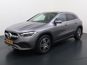Mercedes-Benz GLA-Klasse - 200 Luxury // Panorama dak // Distronic // Memory Stoelen //