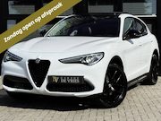 Alfa Romeo Stelvio - 2.0 T 280pk AWD Q4 Veloce Panoramadak Black Pack 2300kg Trek