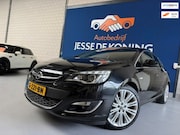 Opel Astra - 1.4 Turbo Design Edition / bj.2014 / sedan/ leder/navigatie/