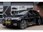 BMW iX - xDrive40 Sportpakket | Panorama | 4-Wielbest. | Harman/Kardo