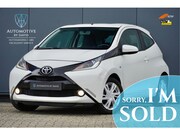 Toyota Aygo - 1.0 69 pk VVT-i X-PLAY AUTOMAAT / AIRCO / ACHTERUITRIJCAMERA