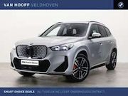 BMW iX1 - eDrive20 M Sport / Panoramadak / Trekhaak / Sports