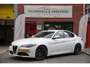 Alfa Romeo Giulia - 2.2 Sprint / BTW / Trekhaak / 18'Inch / Adaptieve Cruise / C