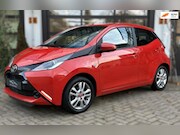 Toyota Aygo - 1.0 VVT-i x-play camera / nav i/ velgen