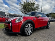 MINI Cooper - Mini 3-Deurs (f56) 1.5 136pk Aut6 Classic Sportst. Driving a