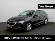 Skoda Octavia - Combi 1.5 e-TSI Business Edition Plus | Trekhaak | Achteruit