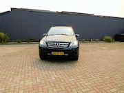 Mercedes-Benz M-Klasse - 350 letop zeer nette auto rijdt en schakelt goed maar motor