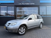 Mitsubishi Outlander - 2.0 Travel Airco Navi Carplay Achteruitrijcamera Dealeronder
