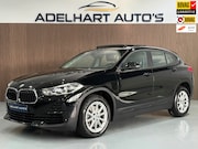 BMW X2 - SDrive18i Business X Line Automaat / Panorama dak / Climate