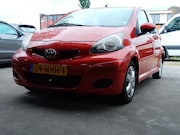 Toyota Aygo - 1.0-12V Aspiration Red Airco, leer, lederen stuurwiel, cv,