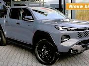 Toyota HiLux - 2.8 D-4D DUBBEL CABIN 48V HYBRIDE INVINCIBLE A/T 4WD 5 ZITS 