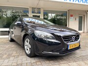 Volvo V40 - 1.6 D2 Kinetic lichte zijschade Navigatie/Clima/Trekhaak/Rad
