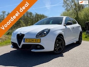 Alfa Romeo Giulietta - 1.4 Turbo MultiAir maat / Navi / 18" Velgen / Alcantara / St