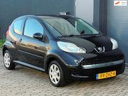 Peugeot 107 - 1.0-12V Black & Silver AIRCO APK TOERENTELLER