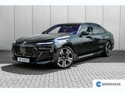 BMW i7 - xDrive60 106 kWh 545 PK | Skylounge Panorama Dak | Achteras