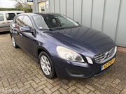 Volvo V60 - 1.6 T3 Kinetic Automaat - APK - Navi - Cruise - Airco - Trek