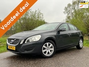 Volvo S60 - 1.6 T4 Kinetic Automaat / 2e Eigenaar / Navigatie / Clima /