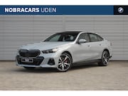 BMW i5 - eDrive40 M Sport / Panoramadak / Achteruitrijcamera / Adapti