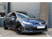Volkswagen Golf - 1.4 TSI DSG GTE Panorama dak | Full LED matrix | Keyless | 1