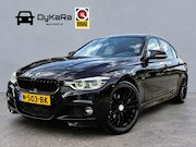 BMW 3-serie - 320i Luxury Edition Connected, LED, Navi, PDC