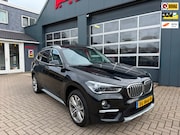 BMW X1 - SDrive20i High Executive / SportLeder / Pano / Head-Up / Har