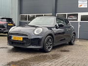 MINI Cooper - 1.5 Essential 19.466 km. Stijlvol en sportief, met luxe lede