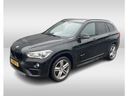 BMW X1 - sDrive18i High Executive / Panoramadak / Leder / Parkeerhulp