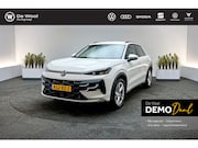 Volkswagen T-Roc - 1.5 eTsi 115pk DSG Life First Edition | Stoelverwarming, 18"