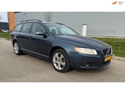 Volvo V70 - 2.5T Momentum in nette staat