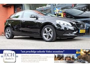 Volvo V40 - 2.0 T2 Momentum, Navi, Trekhaak, Bluetooth
