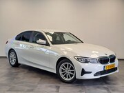 BMW 3-serie - 318i Executive Navigatie Clima Cruise PDC LM 157 PK