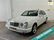 Mercedes-Benz E-klasse - 200 BENZINE AUT LAGE KM 166.688 NAP