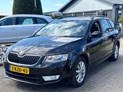 Skoda Octavia - Combi 1.2 Benzine 2013 Zwart Facelift Trekhaak Navi