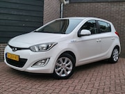 Hyundai i20 - 1.2i i-Deal - Navi - Afneembare trekhaak - N.A.P.