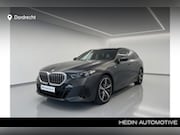BMW 5-serie - 520d M-Sport | Frozen Mat Lak | 20" | CoPilot | Trekhaak |
