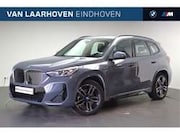 BMW iX1 - xDrive30 M Sport / Sportstoelen / M Adaptief onder