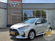 Toyota Yaris - 1.5 Hybrid STYLE TREKHAAK 4S-BANDEN STOELVERW BLIND SPOT KEY