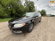 Volvo V70 - 2.0 T5 Summum 241pk Topstaat