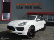 Porsche Cayenne - 4.8 Turbo