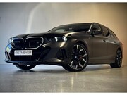 BMW i5 - Touring M60 xDrive |Panorama |Ext./Inter. Carbon |Iconic Glo