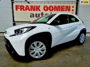 Toyota Aygo X - 1.0 VVT-i 72PK S-CVT Play + Keyless|Stoelverw.|LED|Camera|Cl